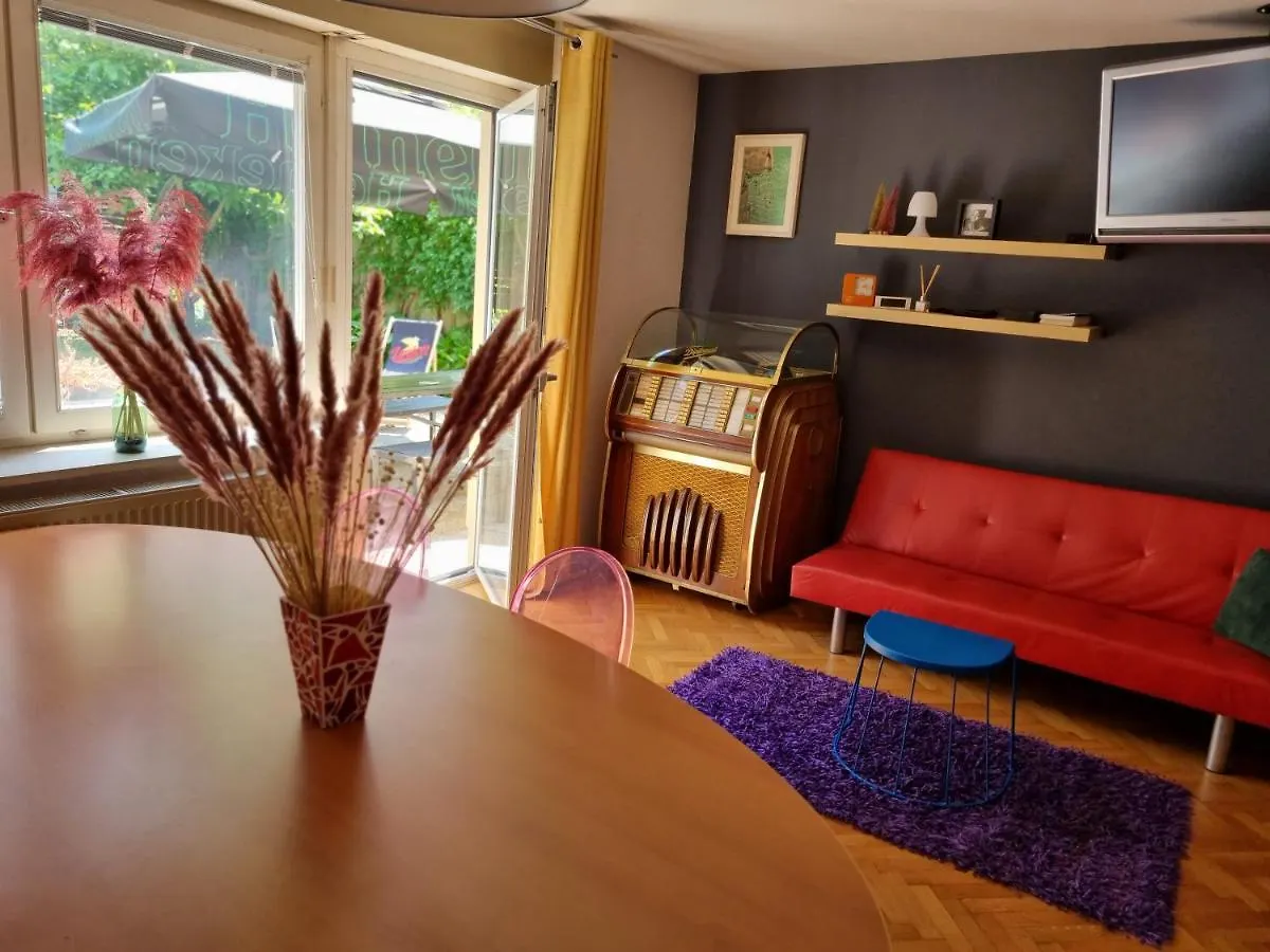 Роскошный шатер Отель Tiny Wooden House Aretha Franklin Любляна Словения