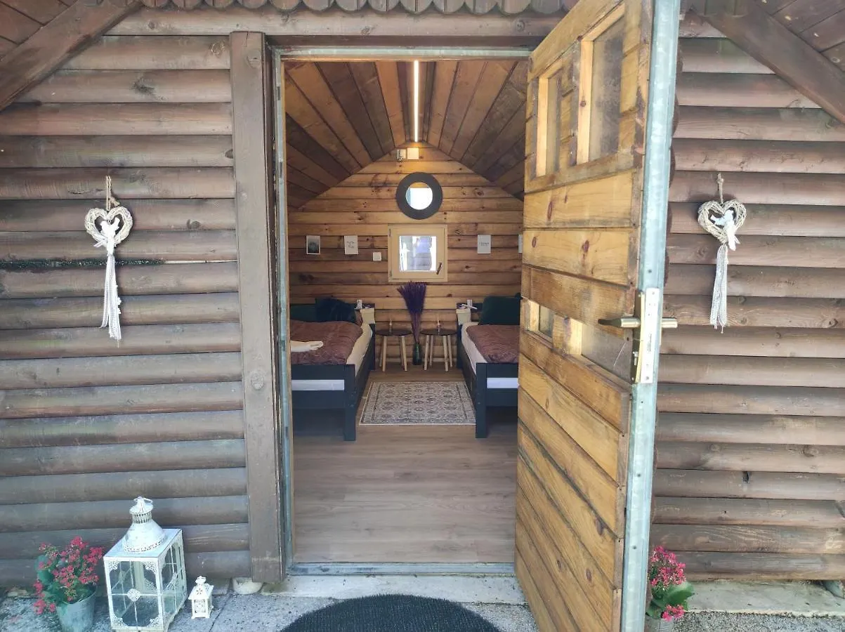 Отель Tiny Wooden House Aretha Franklin Любляна Роскошный шатер